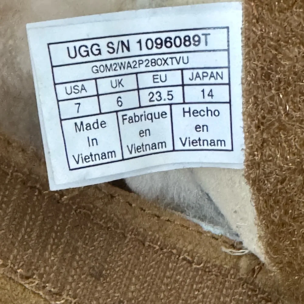 UGG Keelan II Boot
Chestnut (Toddler) Size 7 - Picture 7 of 9